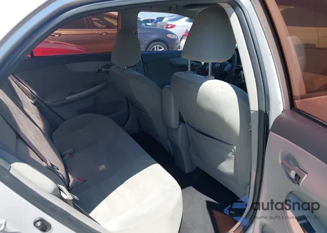 2010 Toyota Corolla Le z USA, uszkodzony, nr VIN 2T1BU4EEXAC292885